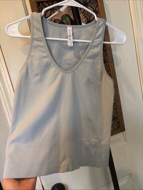 Athleta Women's Ribbed V-Neck Tank — Light Gray